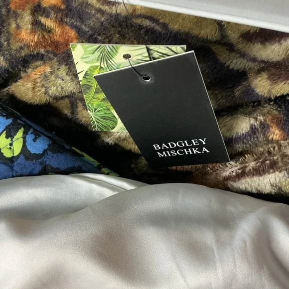 Badgley Mischka Quilted Taupe Crossbody Bag Gold Chain NWT Vegan Leather - Picture 12 of 12